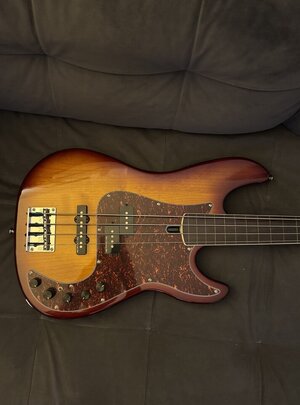 Sire P7 fretless