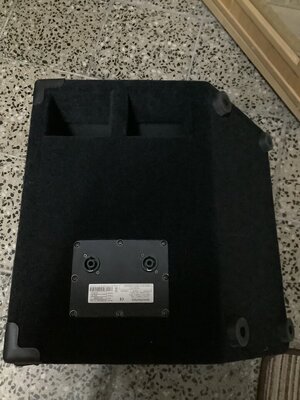 Markbass Standard 121 HR Bassbox mit einem 12” Lautsprecher, 8 Ohm Impedanz und Wedge-Gehäuse