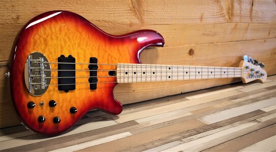 Lakland Skyline 44-02 Deluxe Quilt Maple Cherry Burst, Maple Fingerboard