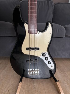 Fender Standard Jazz bass, lined fretless