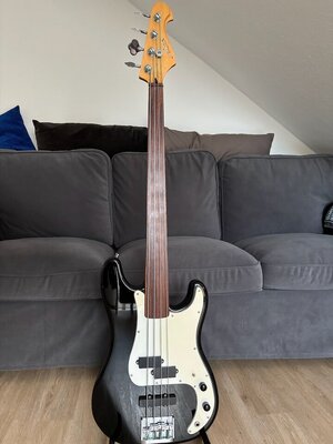 Fenix by Young Chang P/J fretless Made in Korea 1991