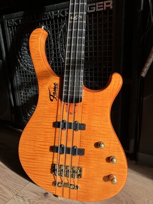 Fame Bass ( aka Mayones Viking IV model ), 4 Saiter, Neck-Thru