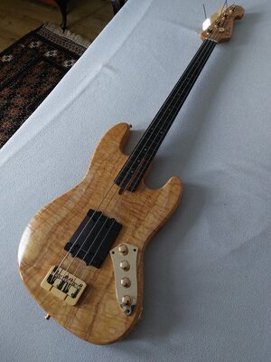 K.Bass (Knut Reiter) Jazz 4 fretless, gegen Gebot