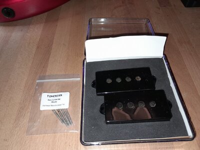 Split Coil Pickups/Tonabnehmer eines Fender Classic 50's Precision Basses (inkl. neuen Schrauben)