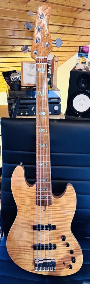 Sire Marcus Miller Bass V10 5Saiter! Neuwertig!!