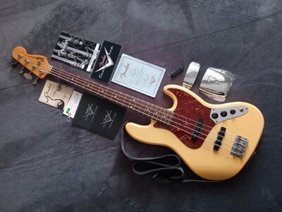 Fender 64 Jazz Bass Custom