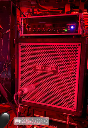 Mesa Carbine M6 Topteil im Rack (+ 2x12" Mesa Powerhouse Box)