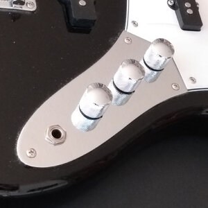 Suche Control Plate für Jazz Bass