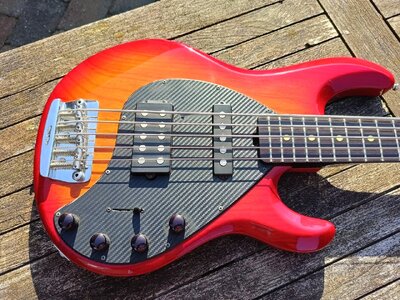 USA Musicman Stingray 5 Cherry Burst 2007 Carbon