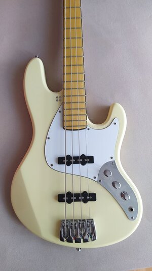 Suche Sandberg California TT4 in creme mit Ahorn-Griffbrett