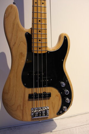 Fender Precision American Deluxe Nat