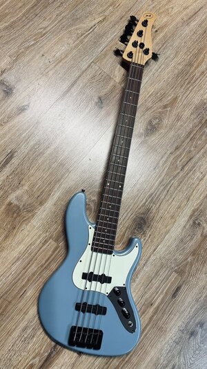 >gb< 5-String Bass -miami blue matt-finish-