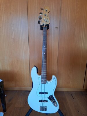 Squier Jazz Bass von 86