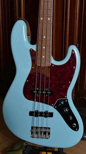 Fender Vintera 3.JPG