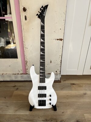 Jackson Concert Bass Js2 White