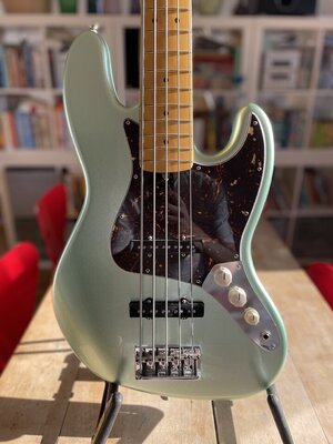 Fender Am Pro II USA 5 -6.jpg