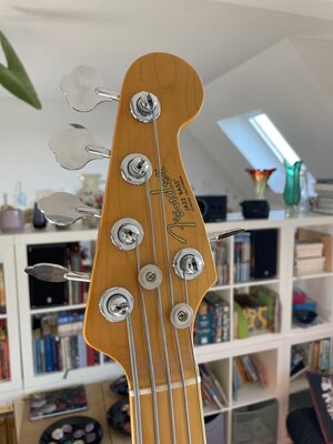 Fender Am Pro II USA 5 -5.JPG