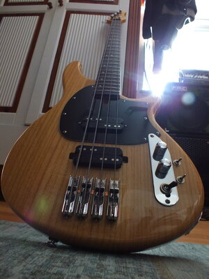 SCHECTER CV 4 string Bass  ....