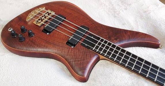 Alembic Epic IV, E-Bass, handgefertigt in den USA, mit ABS Koffer